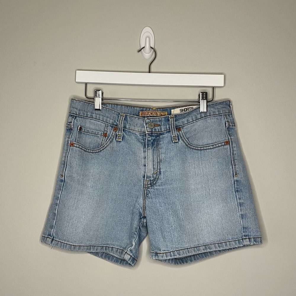 Levi Girls’ Mini Mom 515 High Rise Shorts in Light Wash Size 8